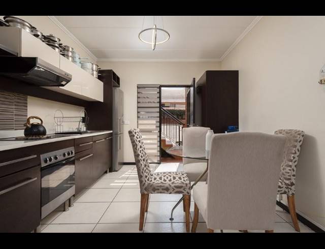 2 BEDROOM TOWNHOUSE FOR SALE IN GLENVISTA